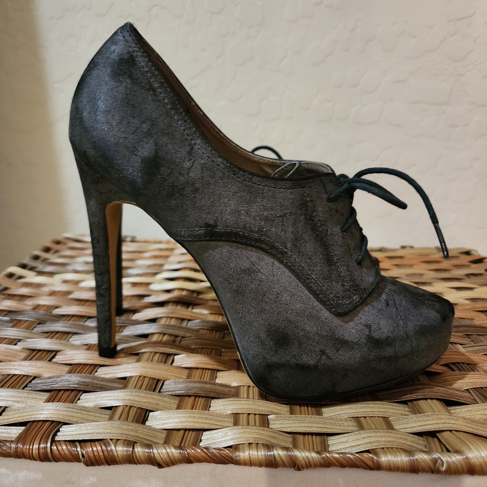 Restricted Campus Oxford Platform Heels - Size 9, Black
